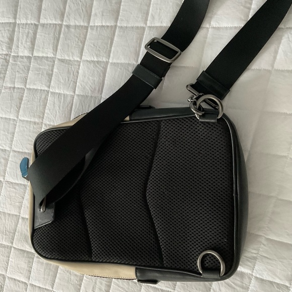 Genuine Coach Shoulder Bag - Picture 3 of 4